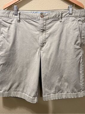 Men’s Size 38 Tommy Bahama Khaki Flat Front Chino Shorts